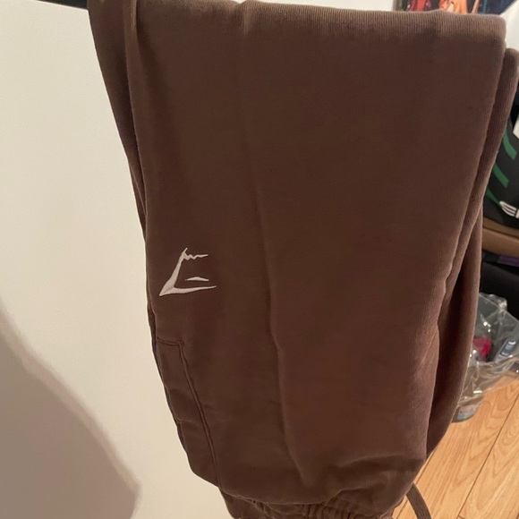 Gymshark Essential Sweatpants - Picture 2 of 4